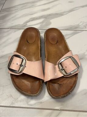 Well Loved 🥰 Big Buckle Birkenstock Sandals (Pink Leather)